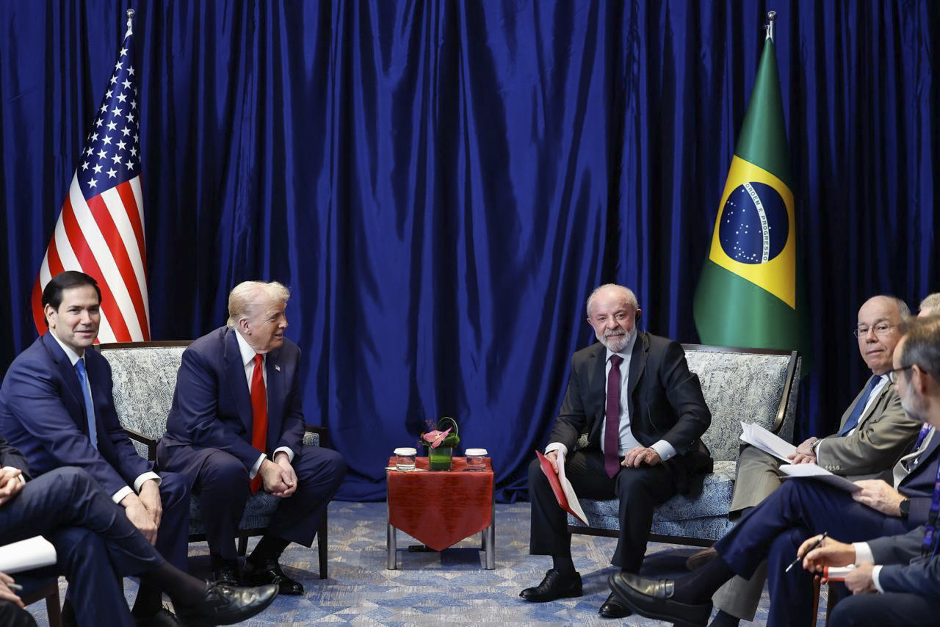 Presidente da República, Luís Inácio Lula da Silva, durante Encontro com o Presidente dos Estados Unidos, Donald Trump, durante o 47ª Cúpula da Associação de Nações do Sudeste Asiático - ASEAN. Foto: Ricardo Stuckert/PR
