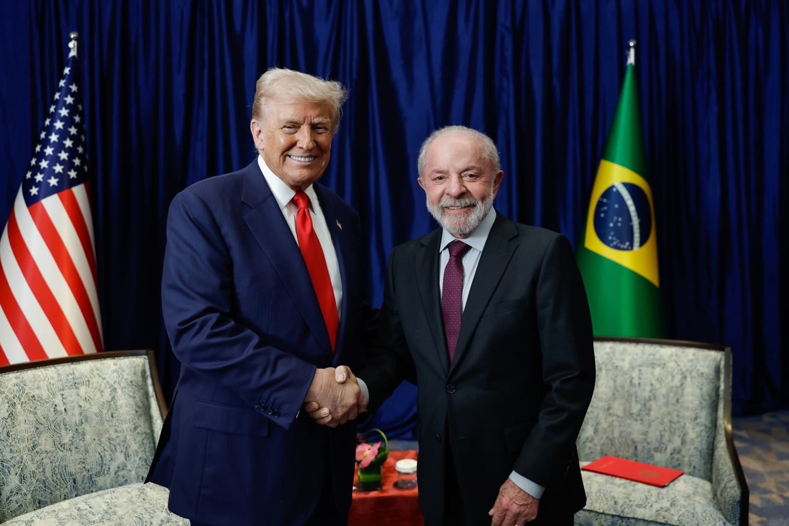 ‘Hoje eu estou feliz’, diz Lula após Trump revogar tarifaço contra exportações brasileiras