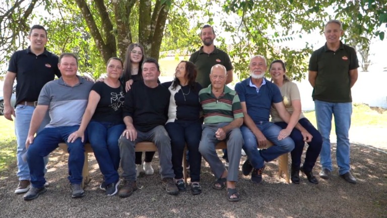 O legado de dona Reni: quatro décadas de avicultura e superação em família