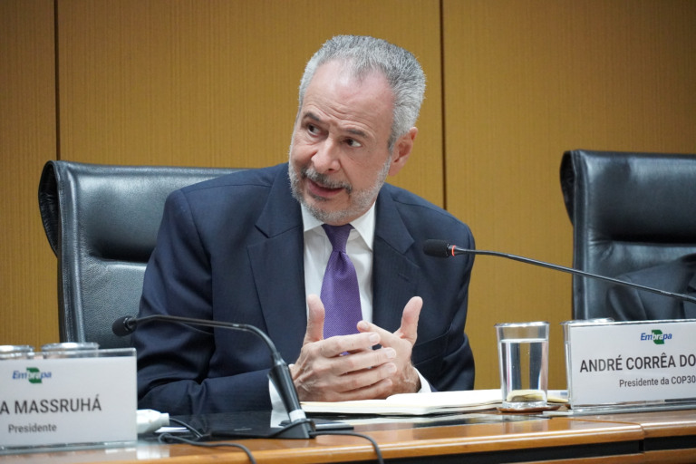 André Corrêa do Lago