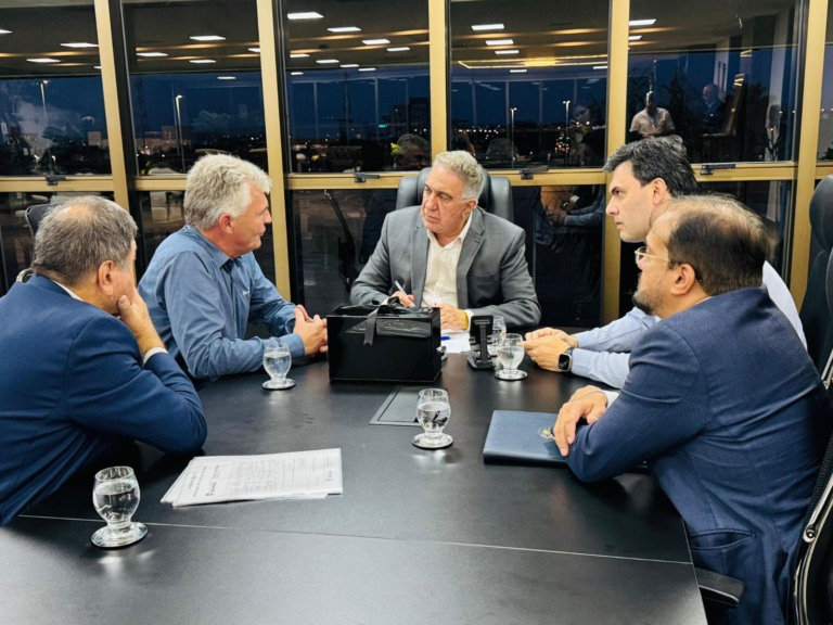 Líderes de cooperativa se reúnem com governador do Tocantins para tratar de demandas do agronegócio