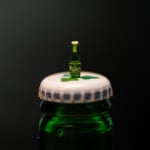 Menor cerveja do mundo: empresa cria garrafa do tamanho de um grão de arroz