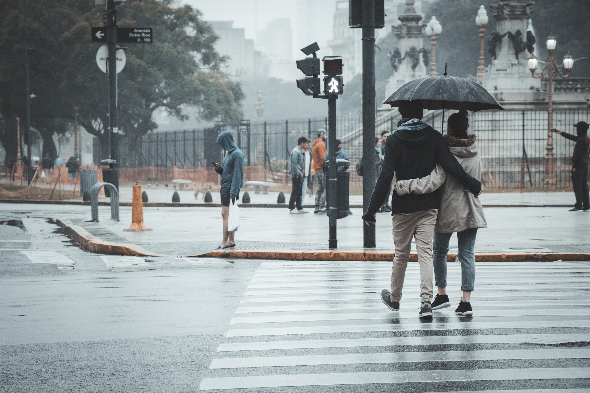 Chuva forte, frio e ventos acima de 50 km/h ; veja a previsão do tempo