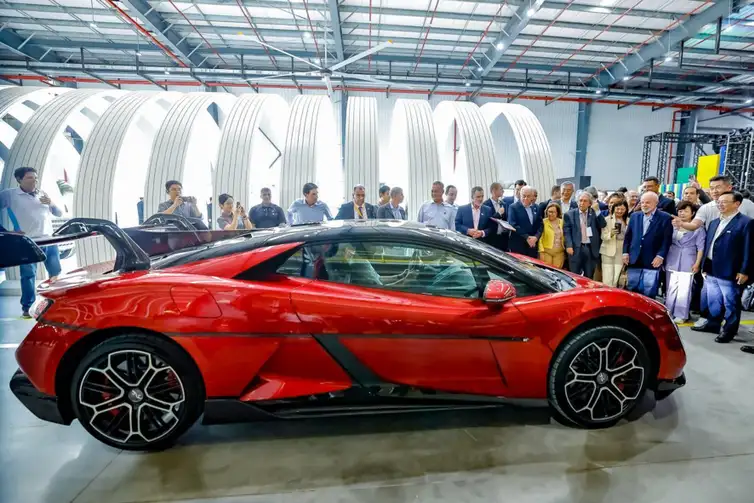 Presidente da República, Luiz Inácio Lula da Silva, durante visita à linha de montagem de veículos da BYD Presidente da República, Luiz Inácio Lula da Silva, durante visita à linha de montagem de veículos da BYD