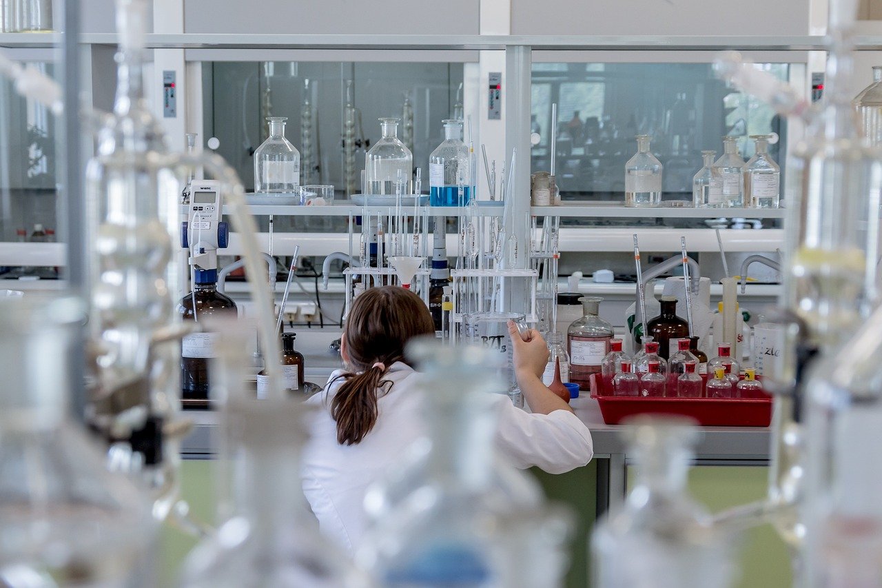 Cientistas brasileiros desenvolvem testes para detecção de metanol em bebidas