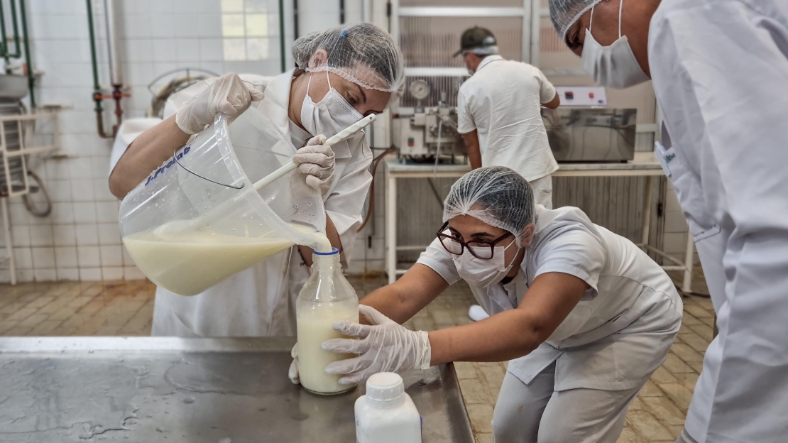 Tecnologia do leite ajuda a salvar vidas de bebês prematuros em UTIs neonatais