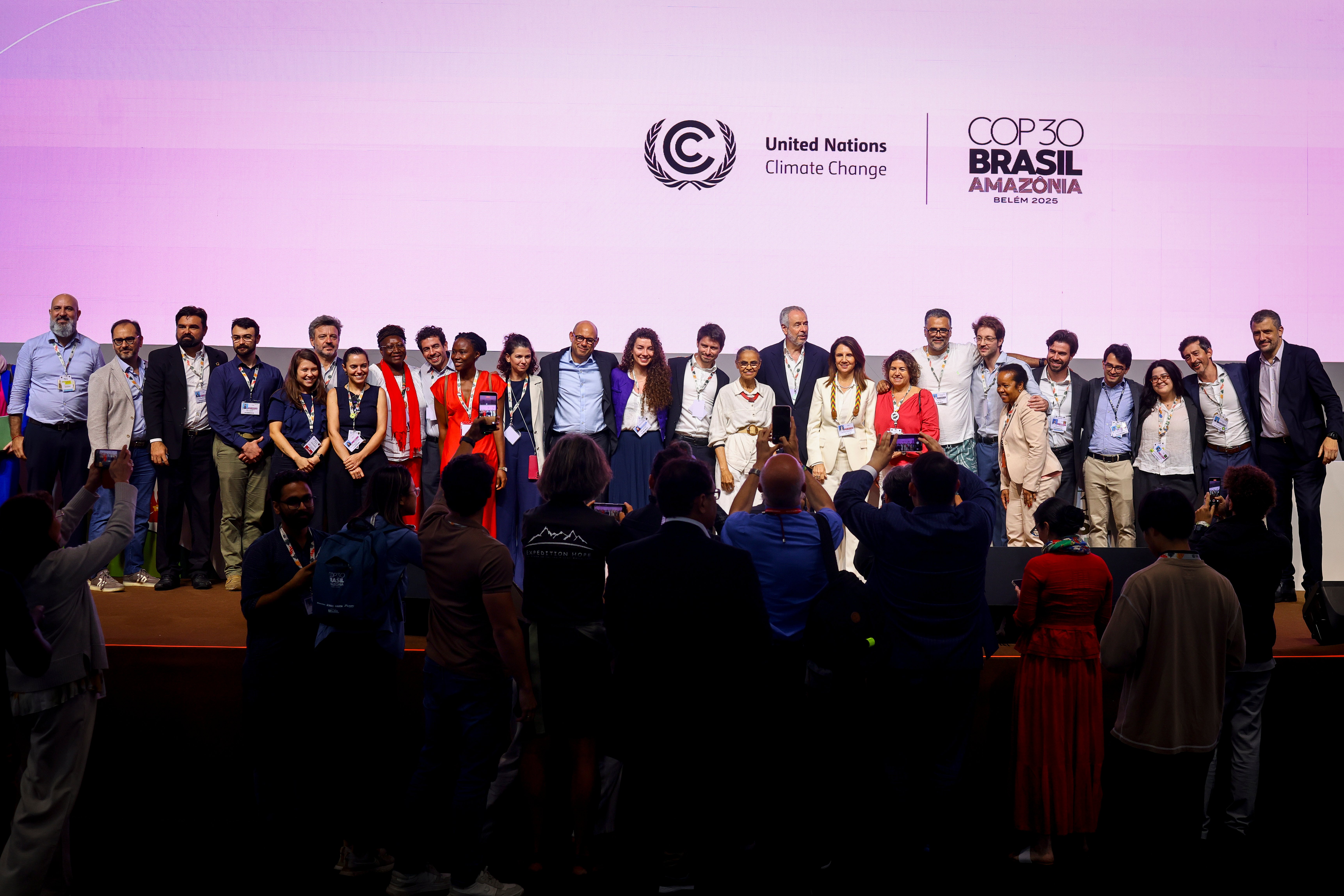 COP30 fecha acordo com foco em adaptação, transição justa e financiamento ao agro