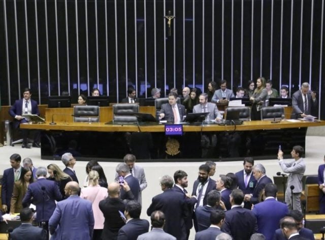 Câmara dos Deputados sessão vetos licenciamento