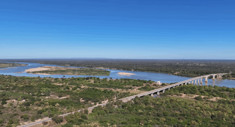 Vista da ponte sobre o Rio São Francisco em Bom Jesus da Lapa | Imagem: Reprodução/YouTube/Rotas do Giva