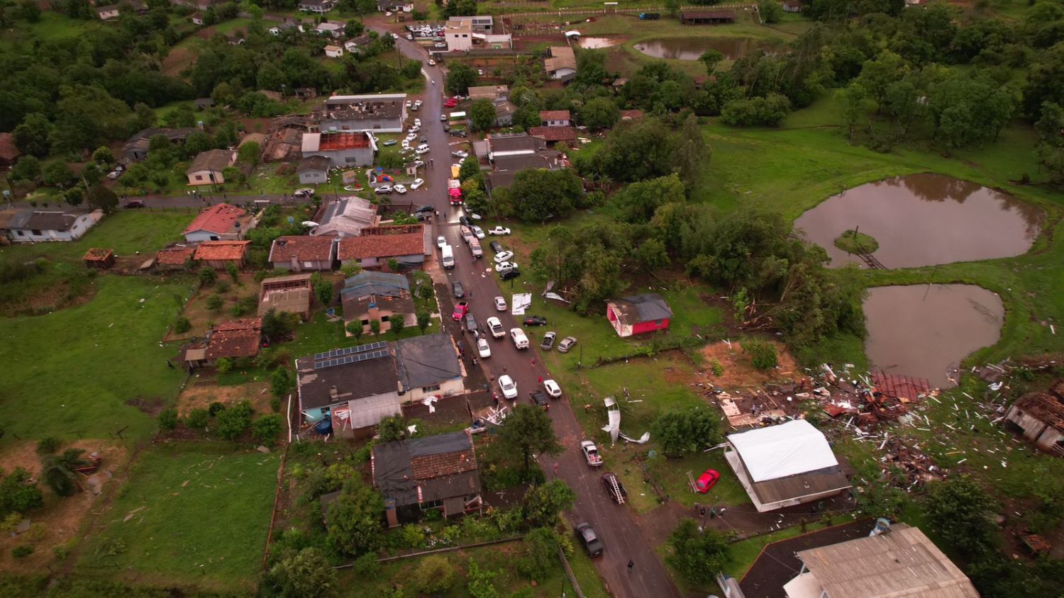 Oeste de Santa Catarina registra três tornados após frente fria e ciclone