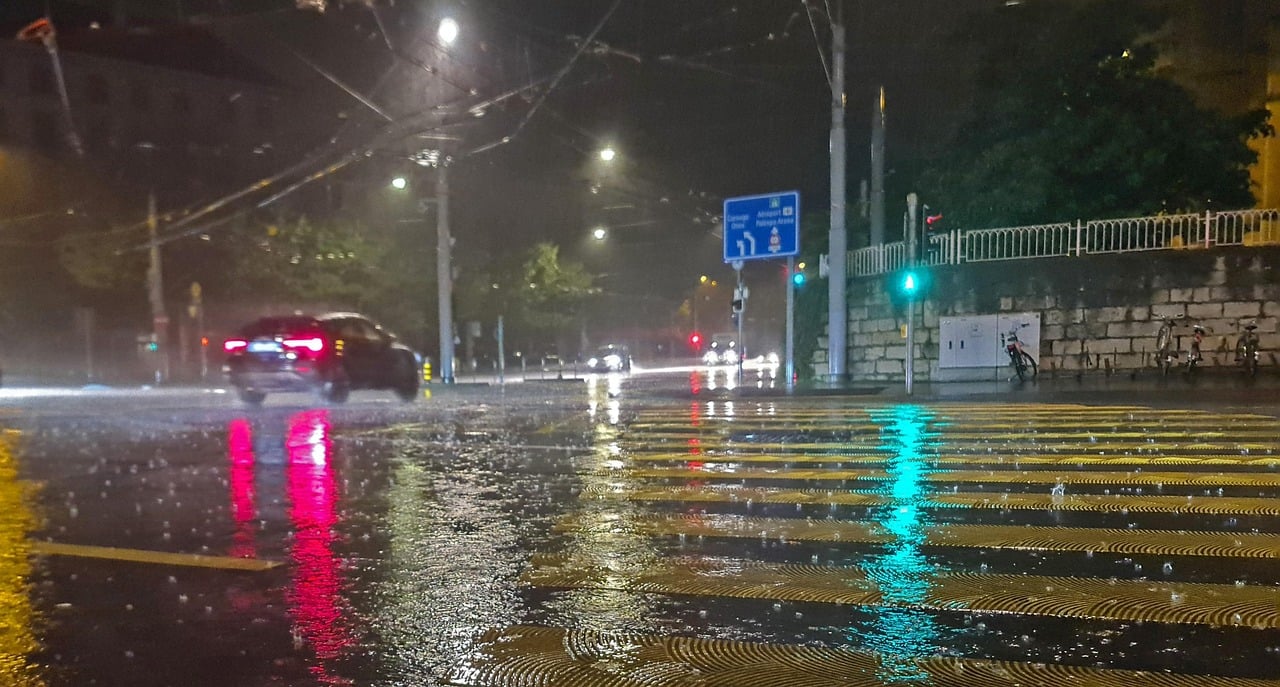 Semana finaliza com frente fria e pancadas fortes de chuva