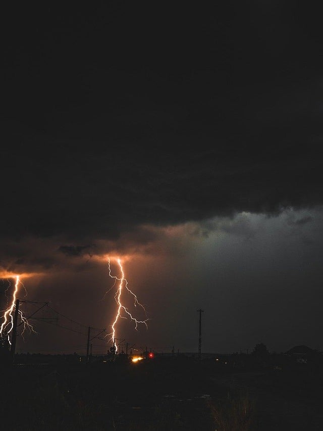 chuva forte, tempestade, raios