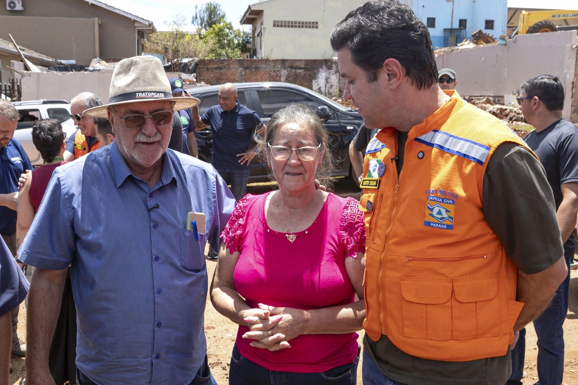 ‘É a chance de recuperar minha dignidade’ diz moradora ao receber nova moradia após tornado