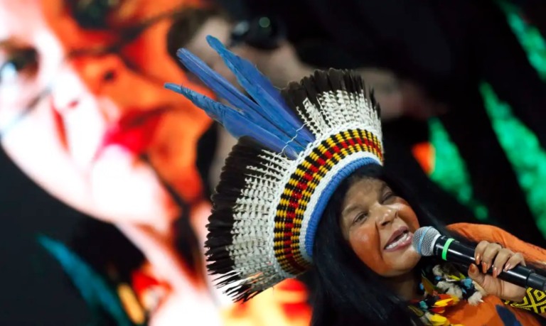 ministra dos Povos Indígenas Sônia Guajajara