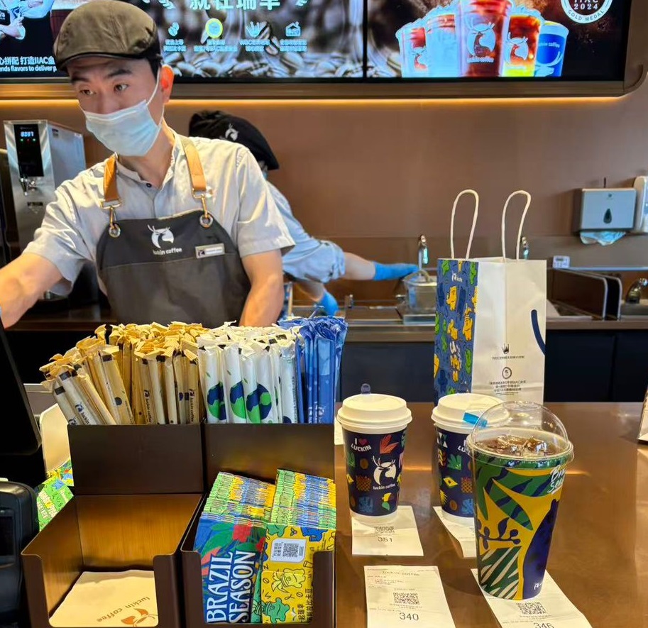 Maior rede de cafés da China cria linha de produtos em homenagem ao Brasil