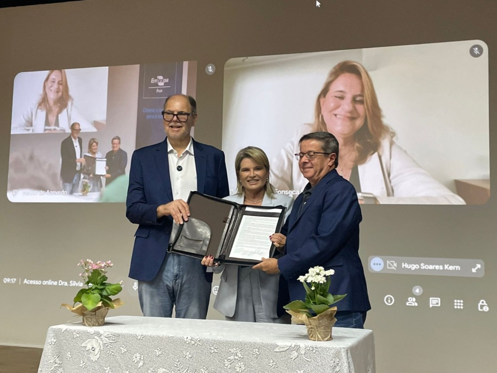 Canziani, Cristianne, Nepomuceno e Silvia Massruhá na solenidade de assinatura - Crédito: Andrea Vilardo Canziani, Cristianne, Nepomuceno e Silvia Massruhá na solenidade de assinatura - Crédito: Andrea Vilardo