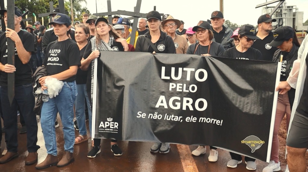 Agricultores protestam durante o início da 26ª Expodireto Cotrijal, em Não-Me-Toque (RS) Agricultores protestam durante o início da 26ª Expodireto Cotrijal, em Não-Me-Toque (RS)
