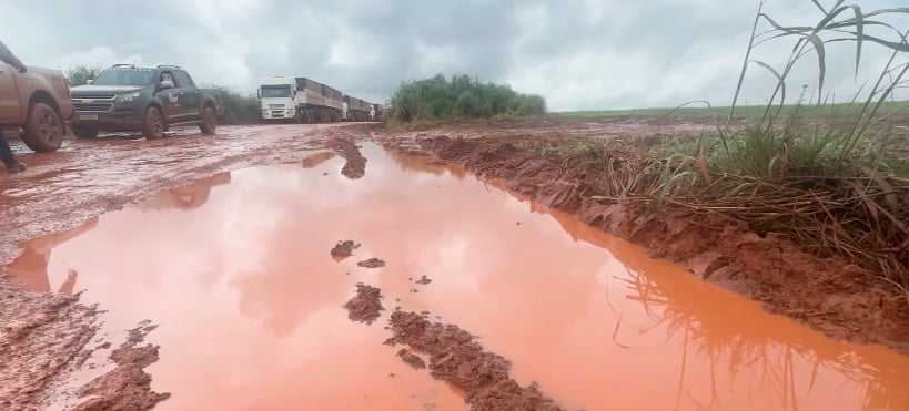 Intransitável: rodovia precária trava escoamento de soja e ameaça safra em MT