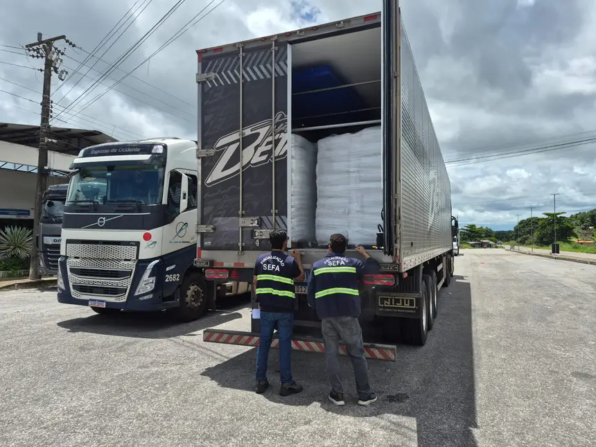 Fiscais apreendem carga de cerveja e polpa de açaí avaliadas em mais de R$ 800 mil