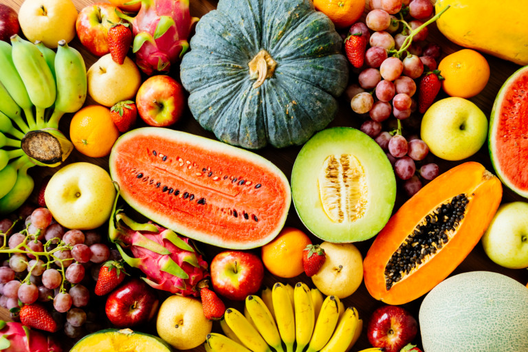 Foto mostra frutas variadas