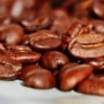 grãos de café torrado