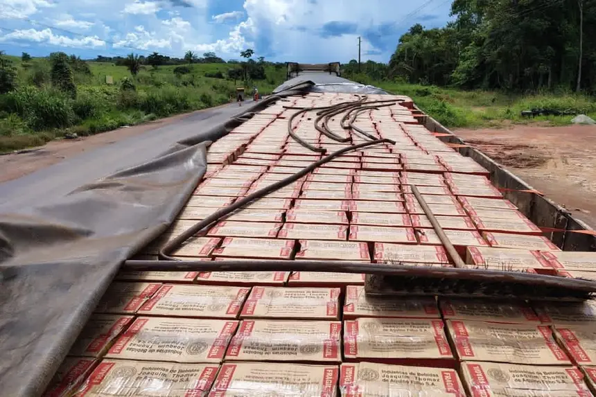 Fiscais apreendem mais de 36 mil garrafas de conhaque e aplicam multa de R$ 384 mil