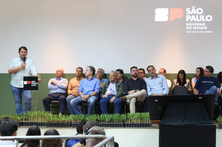 Tarcísio discursa na Agrishow, em Ribeirão Preto