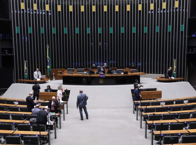 Sessão deliberativa no Plenário da Câmara