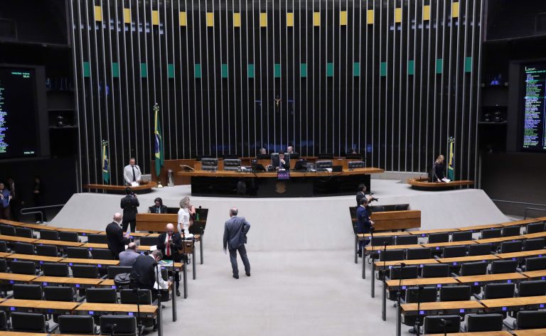 Sessão deliberativa no Plenário da Câmara Sessão deliberativa no Plenário da Câmara