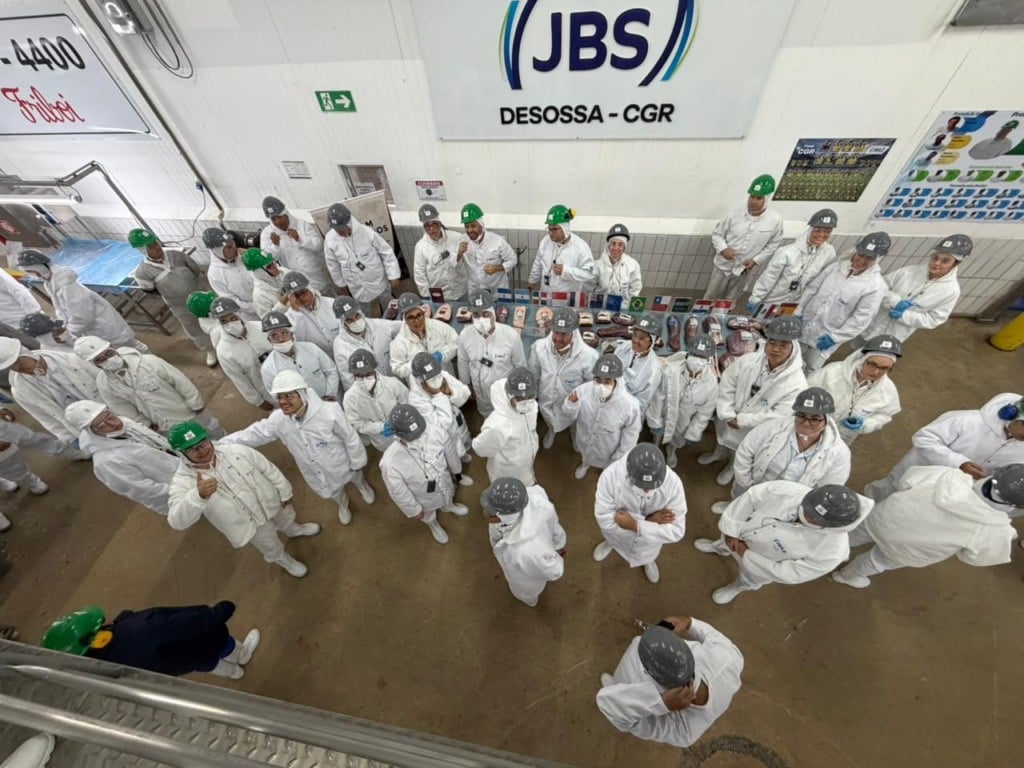 Visita de adidos a unidade da JBS em Campo Grande (MS) Visita de adidos a unidade da JBS em Campo Grande (MS)