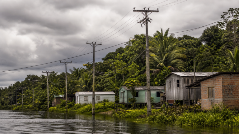 Ausência da Âmbar Energia domina debate na Câmara sobre apagões no Amazonas