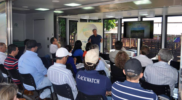 Produtores rurais de Maracaju acompanham as palestras da Caravana Soja Brasil (Sindicato Rural de Maracaju/Divulgação)
