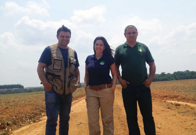 Pedro, Fernanda e Marcelino começam expedição pelo Centro-Oeste (Fernanda Farias/Soja Brasil)