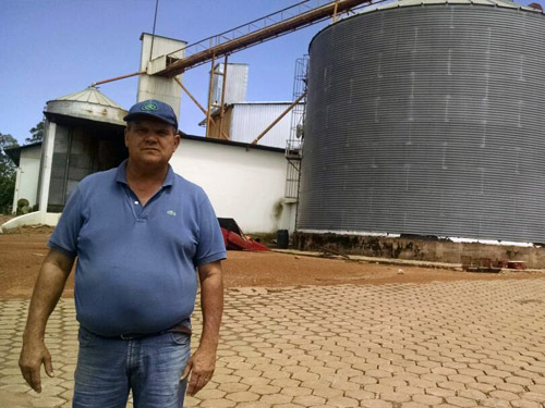 O produtor José Oscar Durigan demorou alguns anos para construir o primeiro silo próprio e agora terá financiamento para um novo (Fernanda Farias/Canal Rural)
