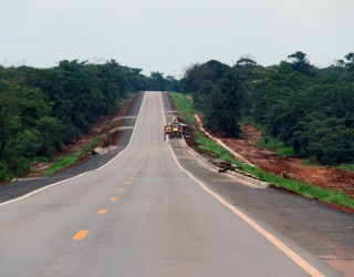 A rodovia BR-163 está em obras, mas há trechos em que o tráfego é complicado (Asscom/Aprosoja-MT)