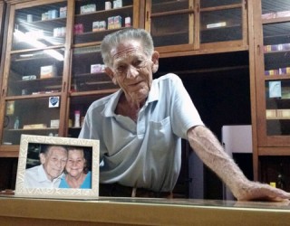 No meio da conversa, seu Pedro pede licença. "Vou buscar uma foto da minha veinha pra você ver como ela era linda". (Fernanda Farias/Canal Rural)