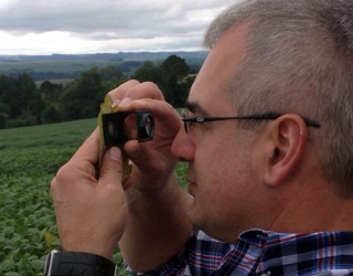 Márcio Novatzki está enfrentando problemas com a ferrugem e deve perder quatro sacas por hectare este ano (Ricardo Cunha/Canal Rural)