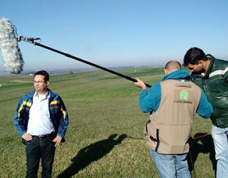 Equipe gravando na Embrapa Soja, em Londrina (PR) (Luciano Teixeira/Canal Rural)
