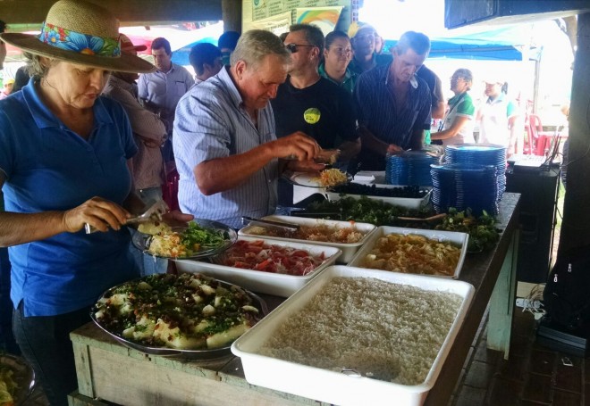 Todos os dias que passamos pelos municípios de Mato Grosso, uma churrascada esperava nossa equipe (Manaíra Lacerda/Canal Rural)