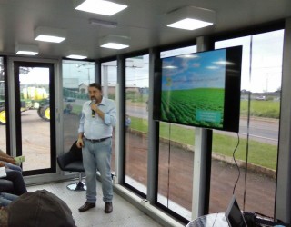 O pesquisador José Waquil durante a Caravana Soja Brasil em Guaíra (Sérgio Cotrim/Canal Rural)