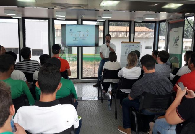 Produtores durante a palestra do Senar-MT