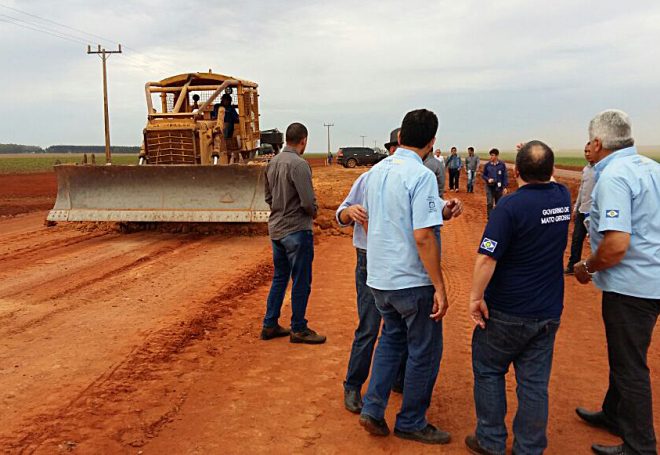 Governo de MT volta a prometer conclusão de estrada iniciada com dinheiro dos produtores