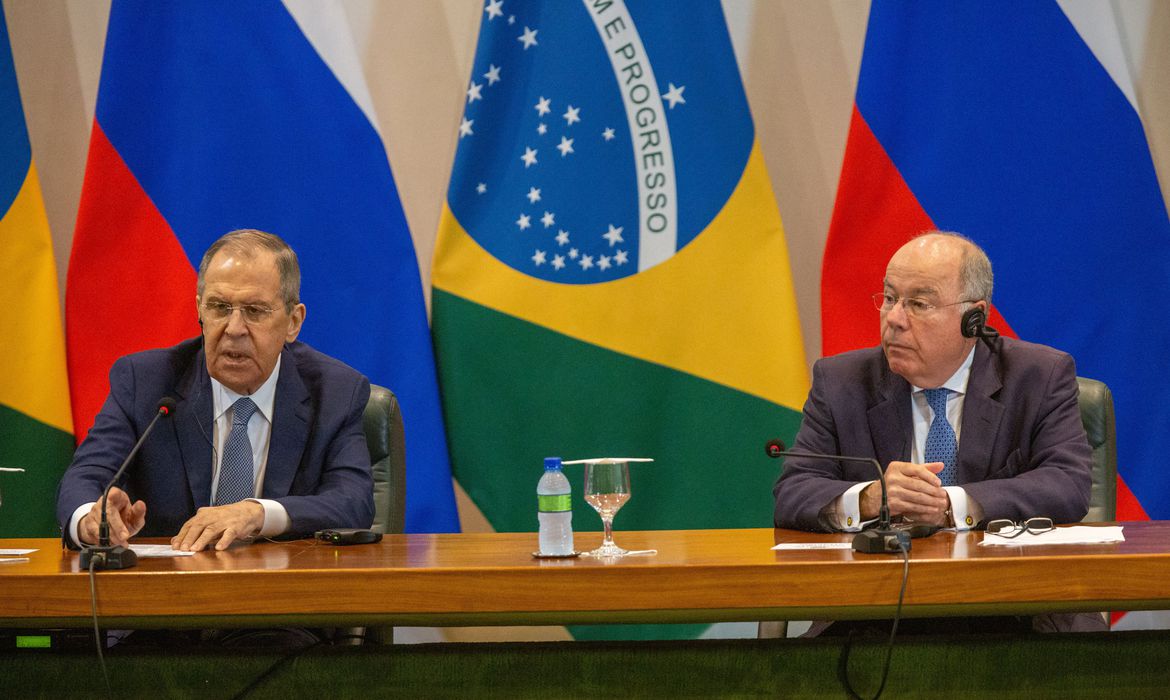 Os ministros das Relações Exteriores do Brasil, Mauro Vieira, e da Russia, Sergei Lavrov, durante conferência de imprensa. Foto: Fabio Rodrigues-Pozzebom/ Agência Brasil