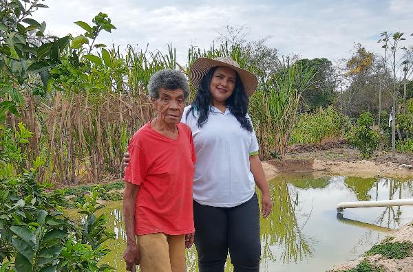 Produtora de 84 anos impressiona vizinhos ao cuidar de fazenda sozinha