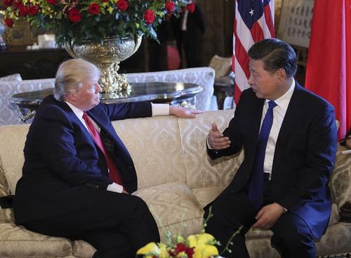 Presidente da China, Xi Jinping, e o presidente dos Estados Unidos, Donald Trump, em encontro em 2017, acordo comercial