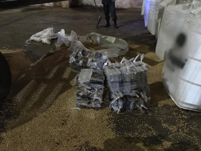 Soja que seria exportada na Bahia escondia duas toneladas de cocaína