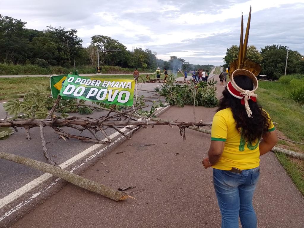 Indígenas das etnias Parecis, Bakairy e Umutina bloqueiam BR-364 em Campo Verde Mato Grosso