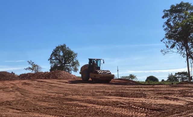 Obras de pavimentação da MT-170 entre Castanheira e Colniza. Foto: Sinfra-MT