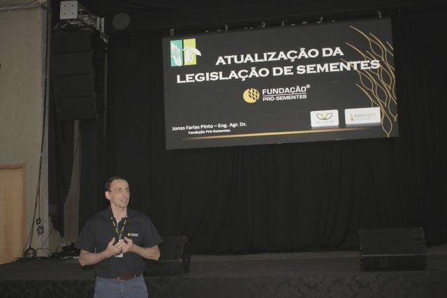 Sementeiros participam de treinamento sobre a nova Legislação de Sementes em MT