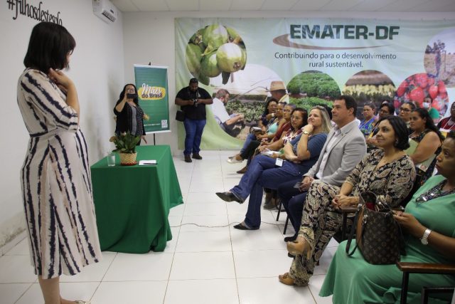 Primeira turma do curso Agricultura da Vida é iniciado com mulheres rurais do DF